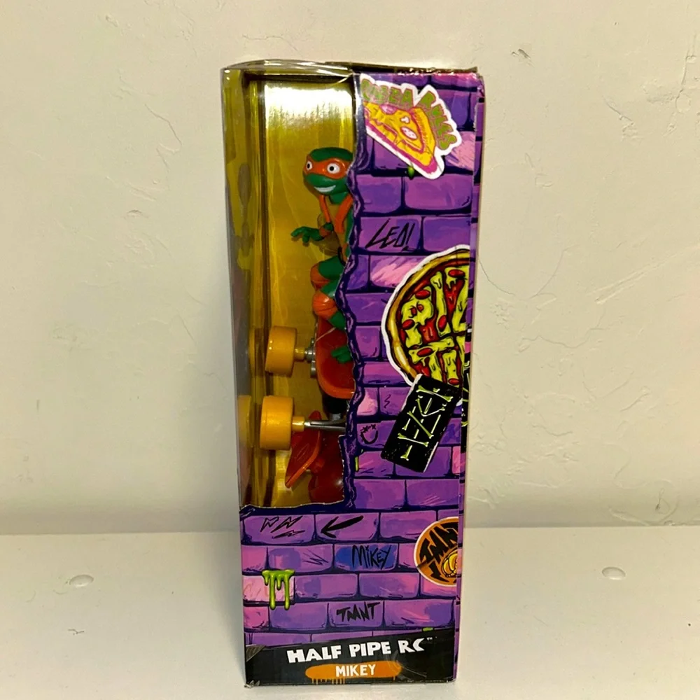 Teenage Mutant Ninja Turtles Mutant Mayhem Michelangelo Half Pipe RC Vehicle